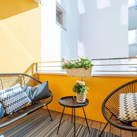 Blekit Na Fali - Miodowy Dom